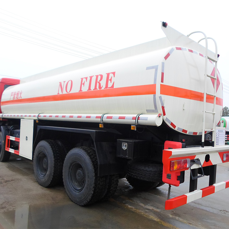 BEIBEN 8X4 Fuel Tanker Truck