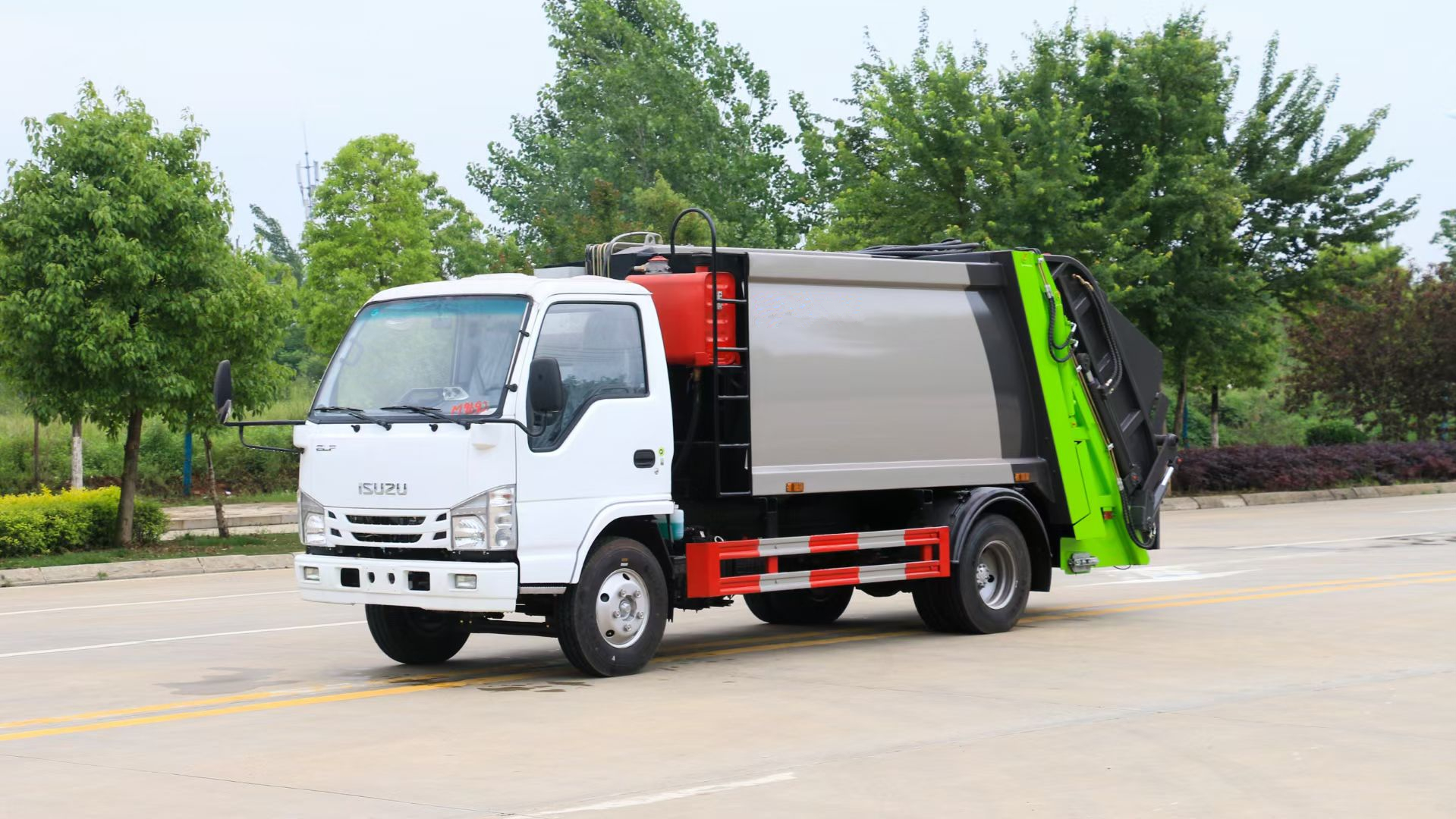 ISUZU Garbage Compactor Truck 6CBM