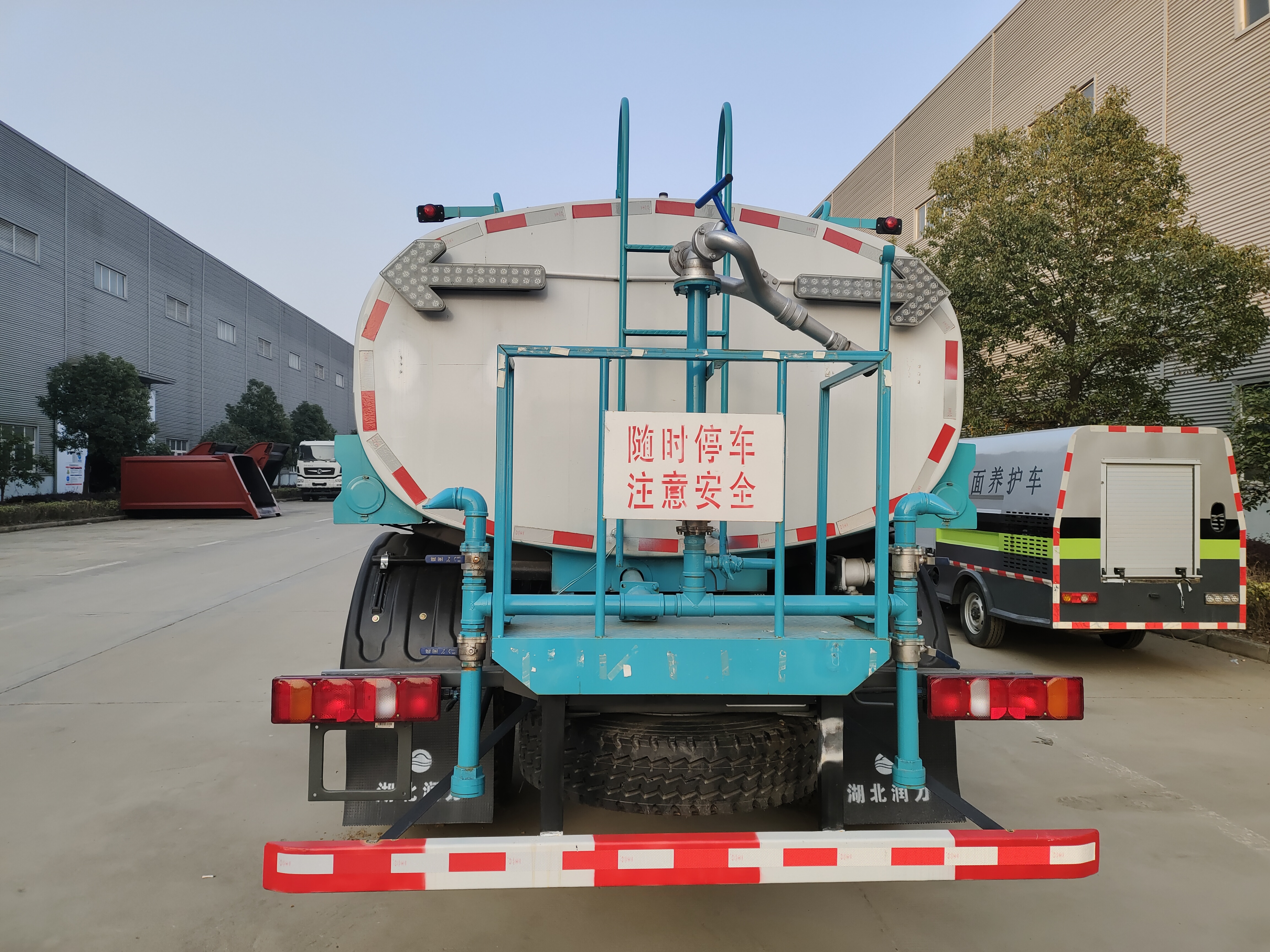 SINOTRUK HOWO N5W 4X2 Water Sprinkler Truck 10000L