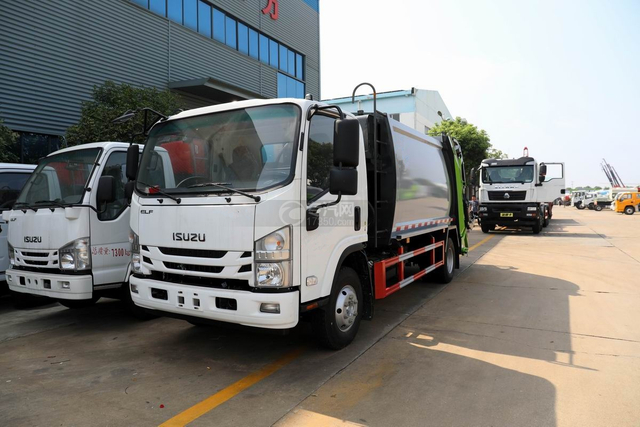 ISUZU Garbage Compactor Truck 8CBM