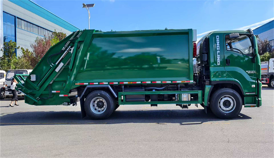 ISUZU GIGA Garbage Compactor Truck 12CBM