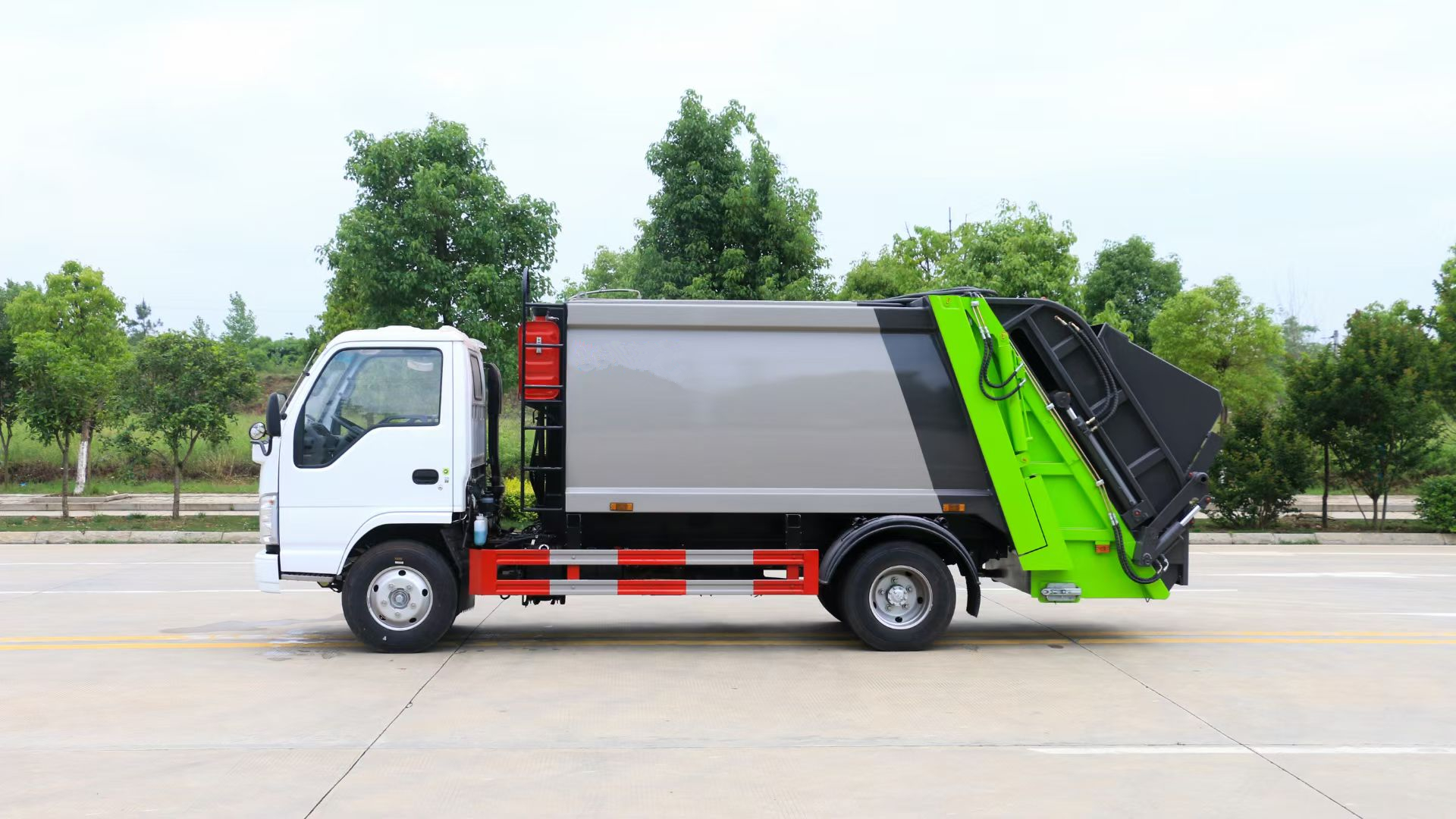 ISUZU Garbage Compactor Truck 6CBM