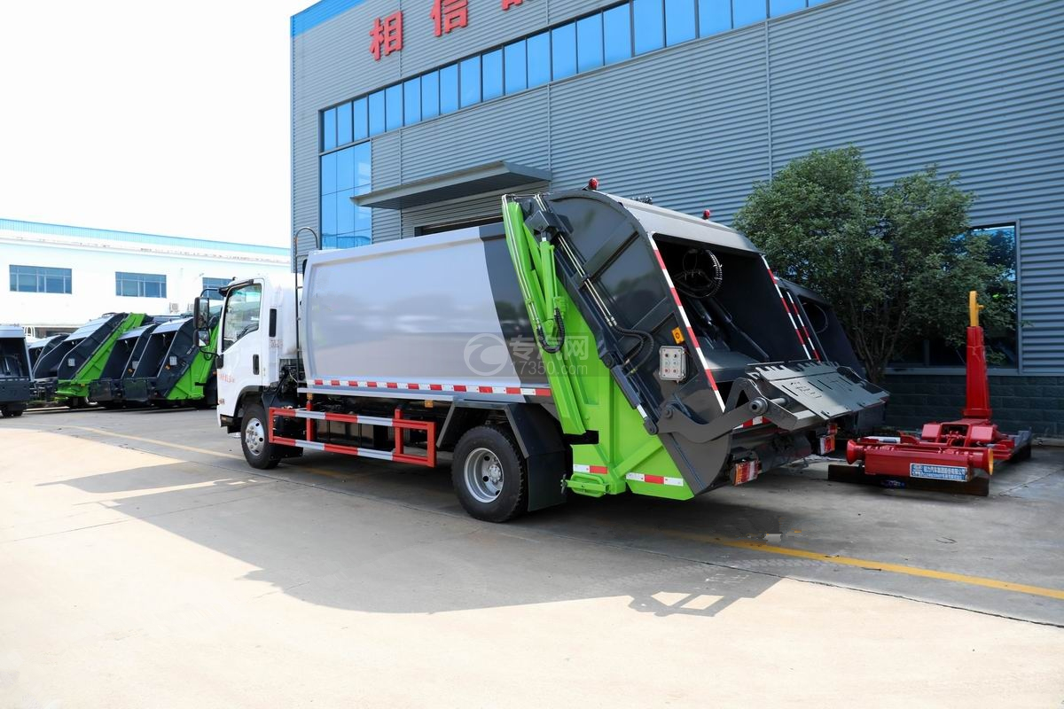 ISUZU Garbage Compactor Truck 8CBM