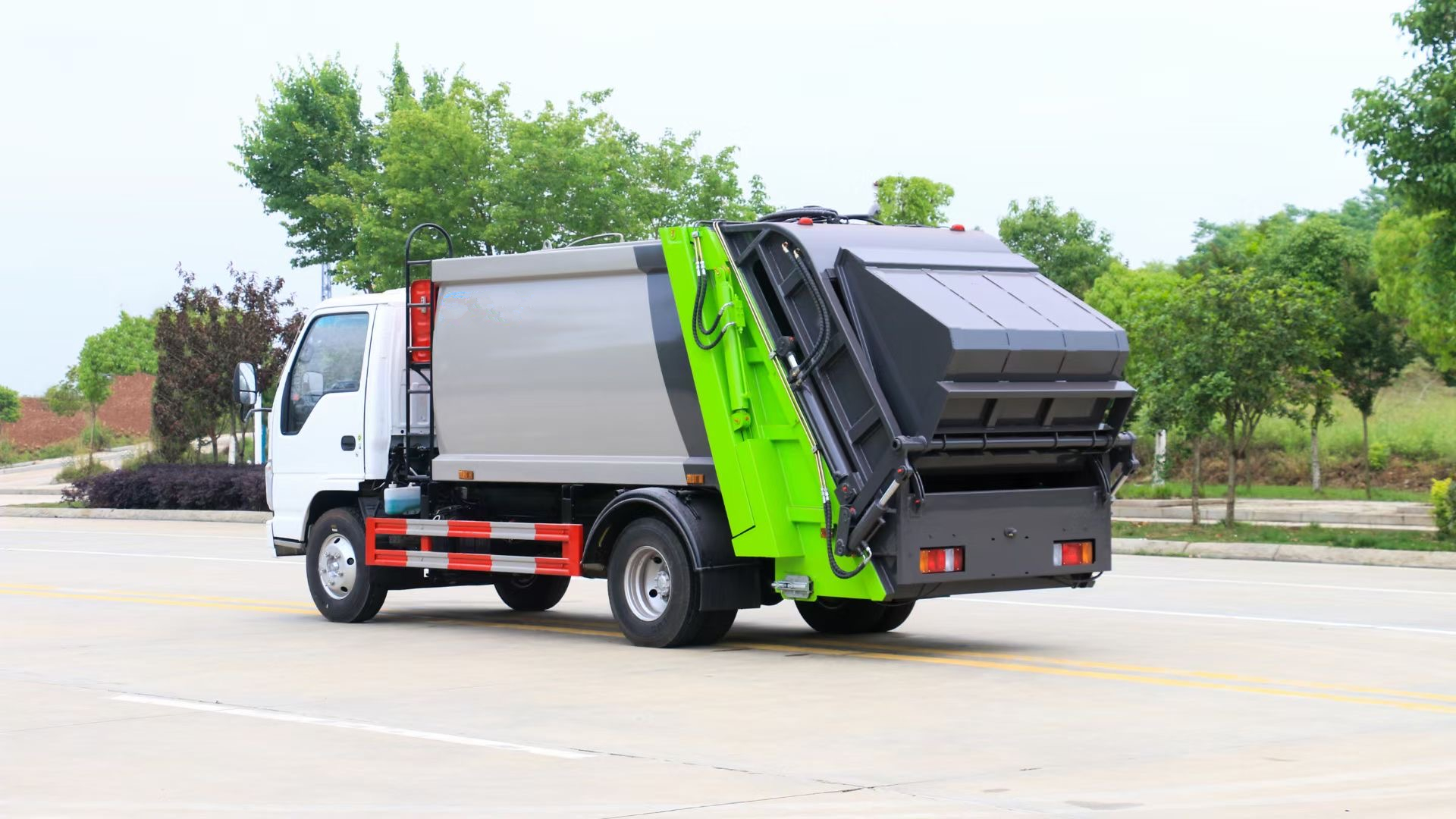 ISUZU Garbage Compactor Truck 6CBM