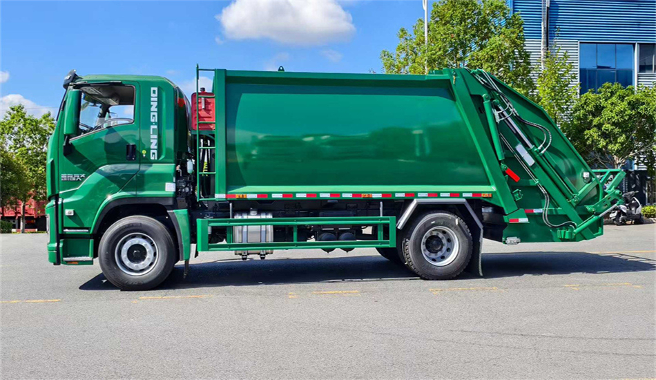 ISUZU GIGA Garbage Compactor Truck 12CBM