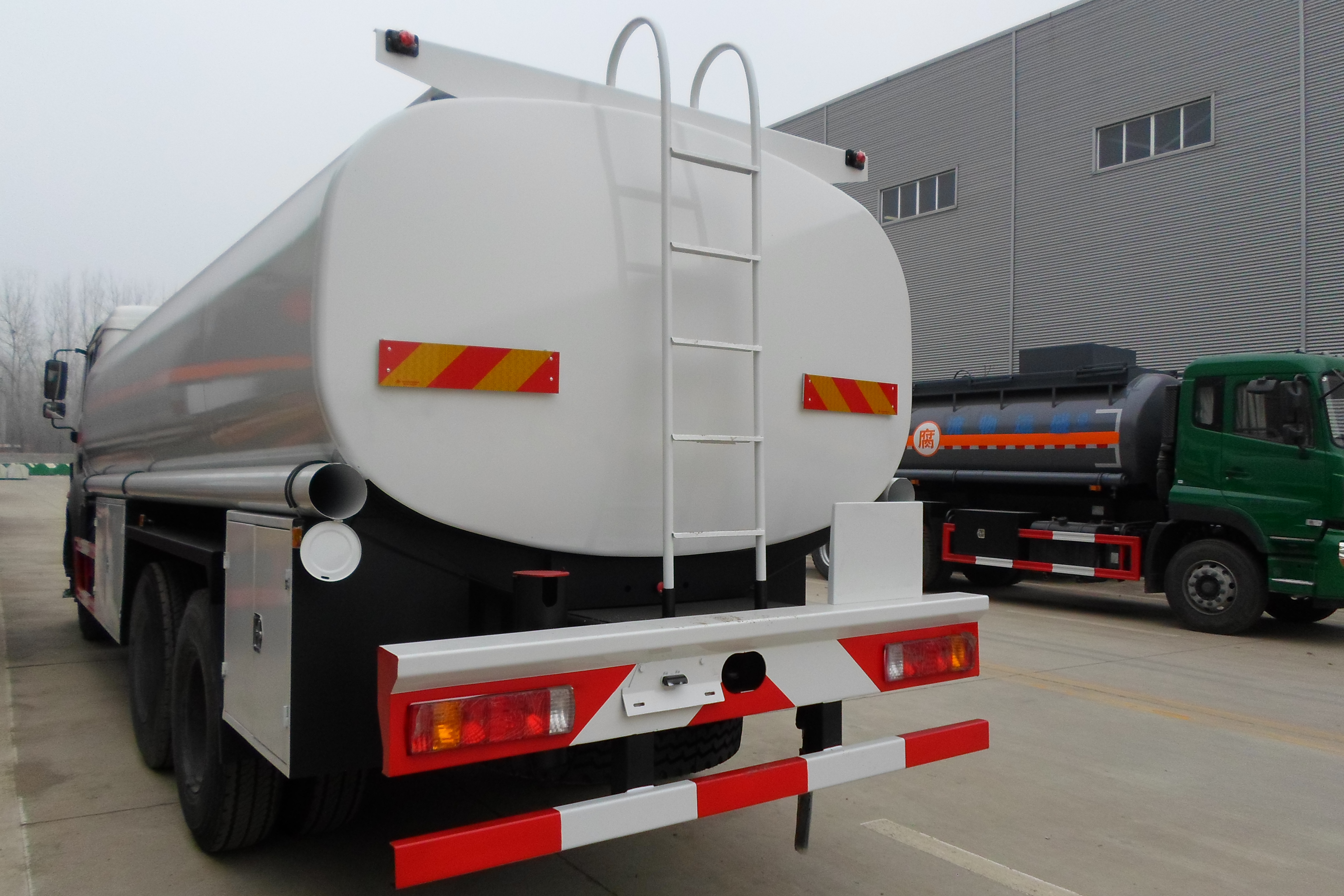 BEIBEN 6X4 Fuel Tanker Truck 20000L