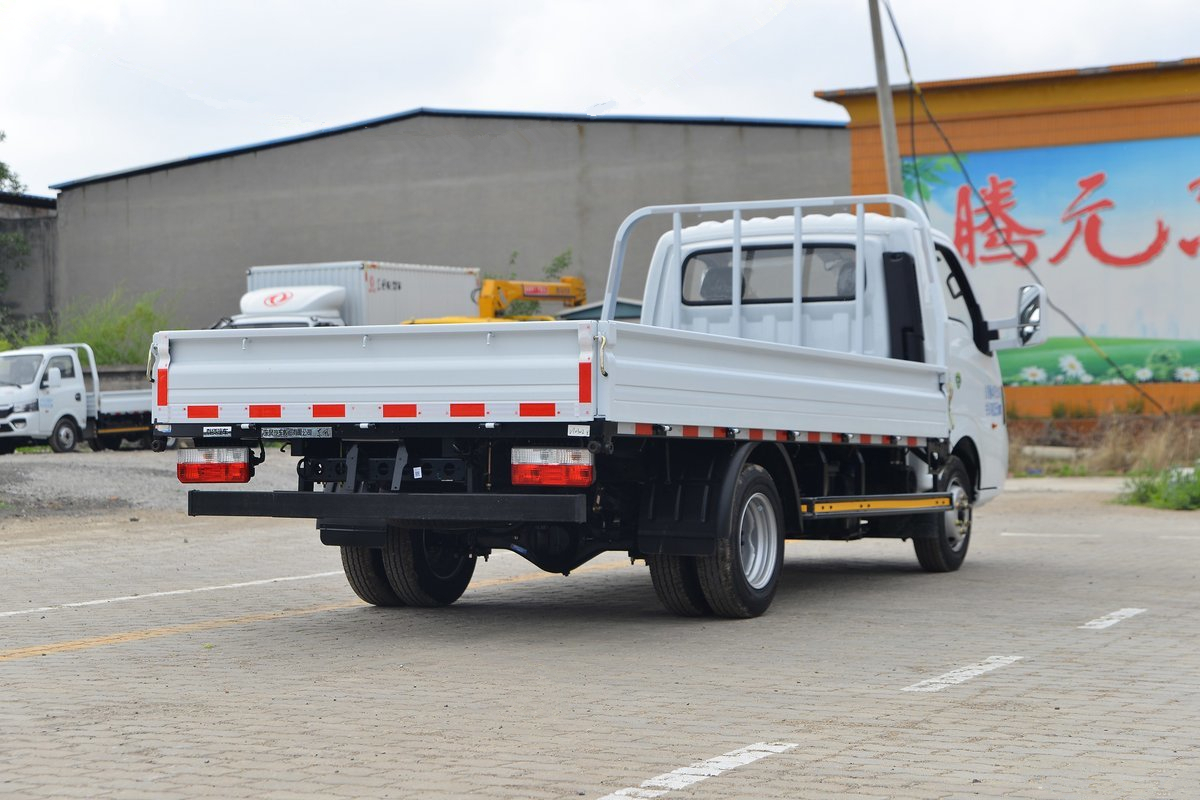 DFAC Mini Truck With Diesel Engine 102HP