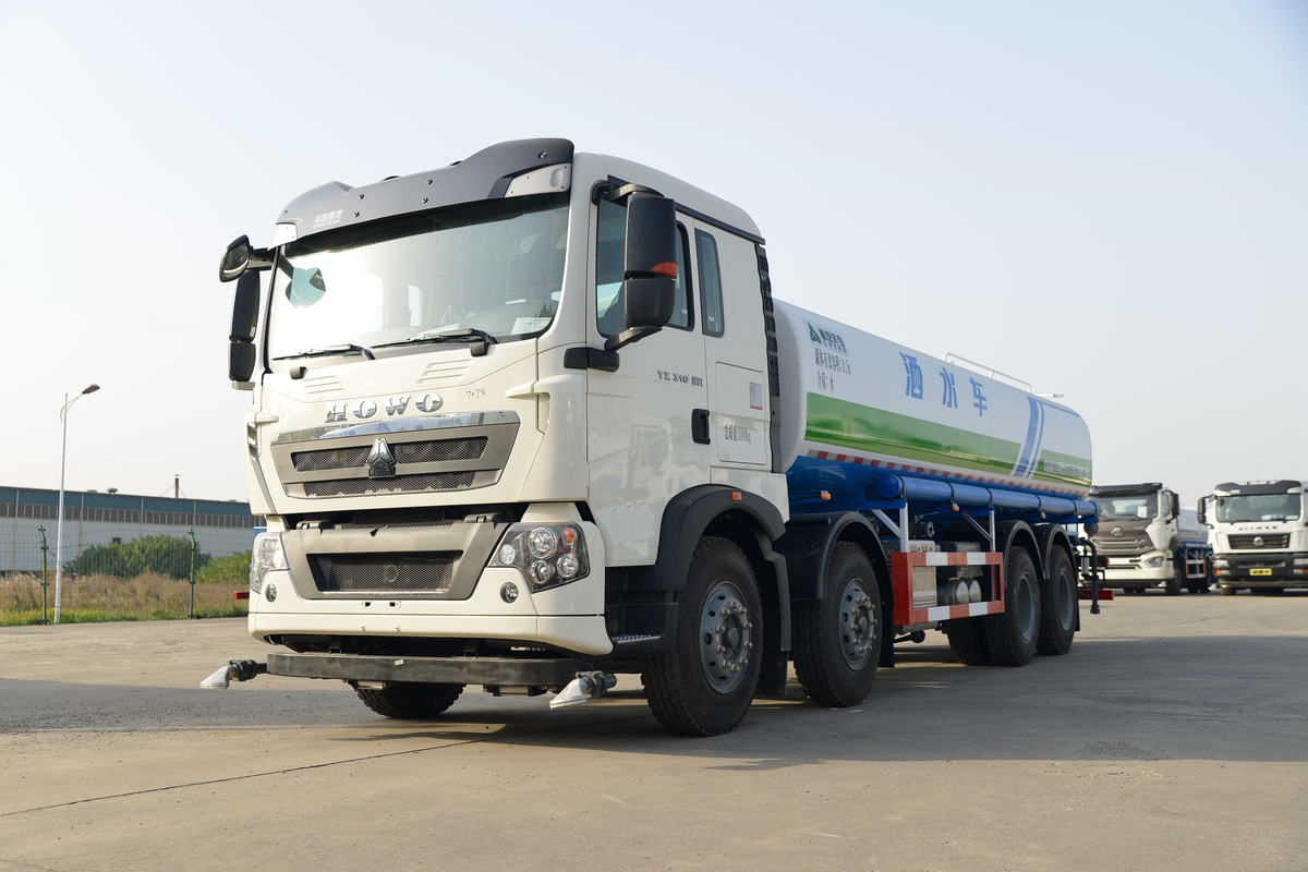 Sinotruk HOWO TX 8X4 Water Sprinkler Truck 371HP
