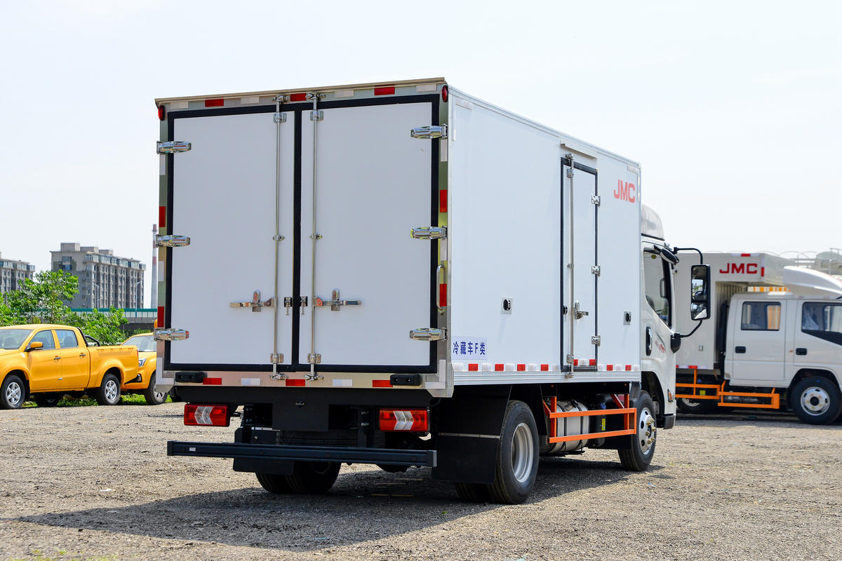 JMC T822 Refrigerator Truck