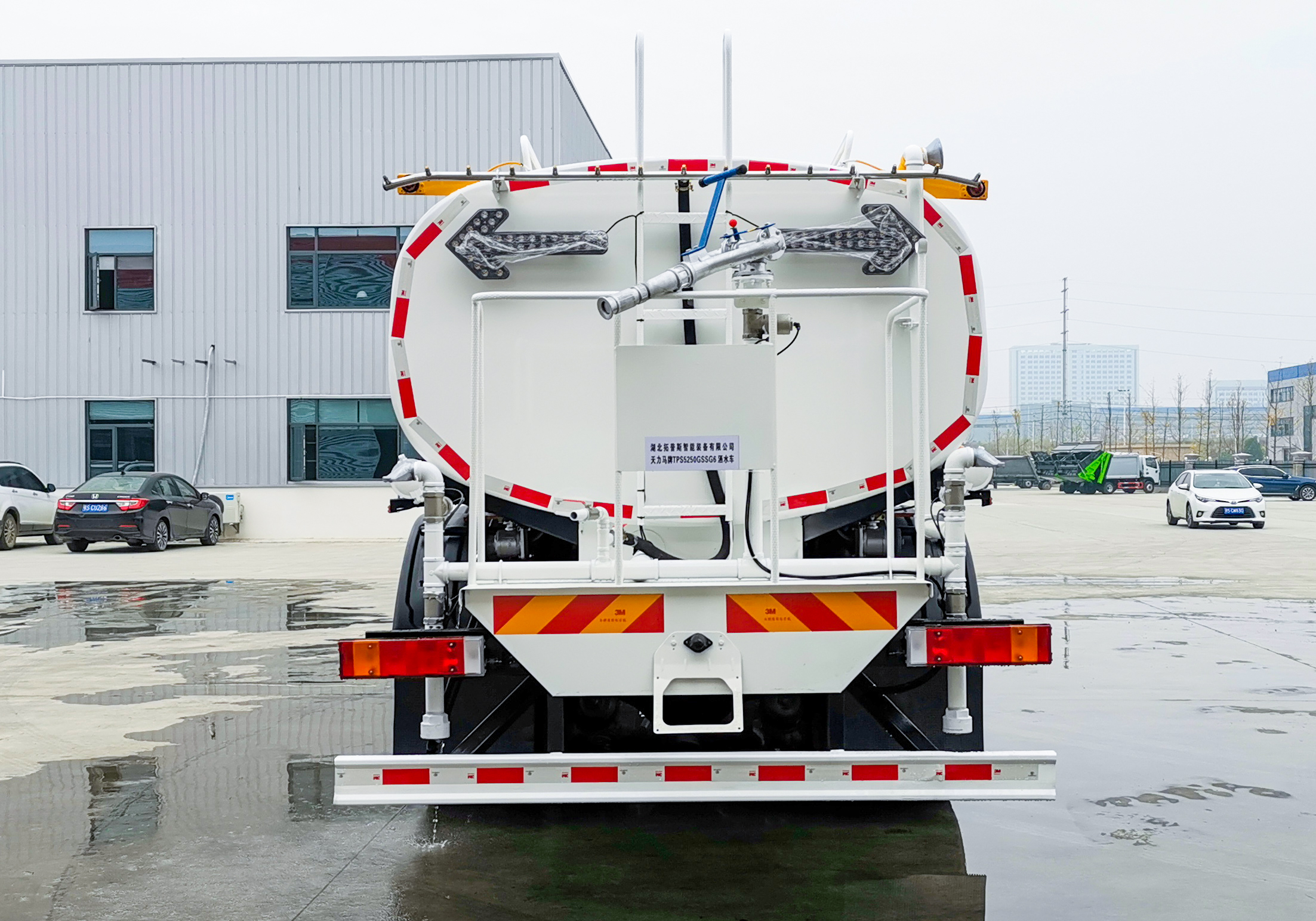 Dongfeng 6X4 Water Tanker Sprinkler Truck 20000L