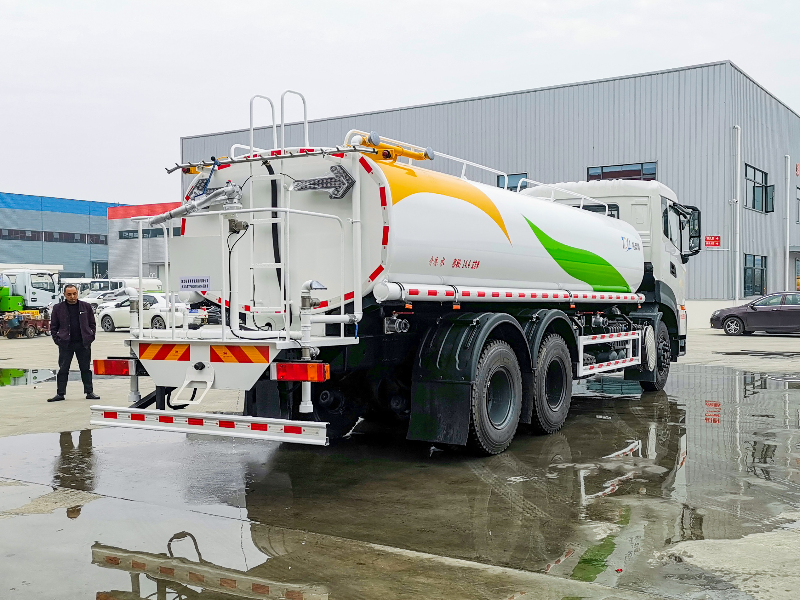 Dongfeng 6X4 Water Tanker Sprinkler Truck 20000L